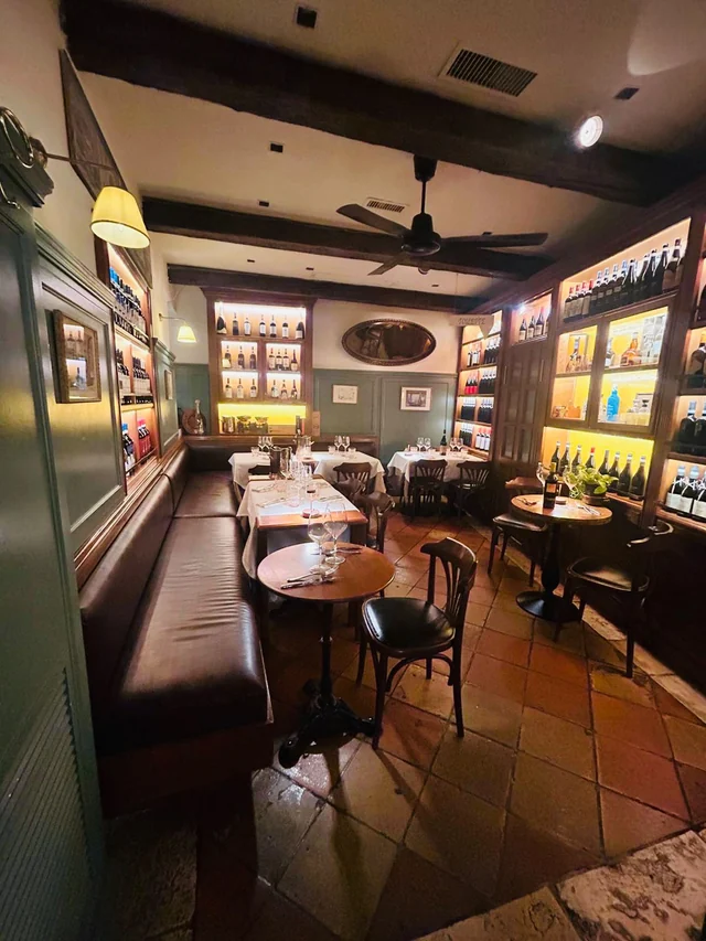 Tavolo per la cena nella sala di Vinando
